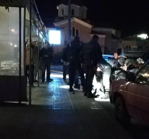 Τρόμος: Μπούκαρε στο πρακτορείο ΟΠΑΠ με το μαχαίρι στο χέρι και απειλούσε τους πάντες! (βίντεο)